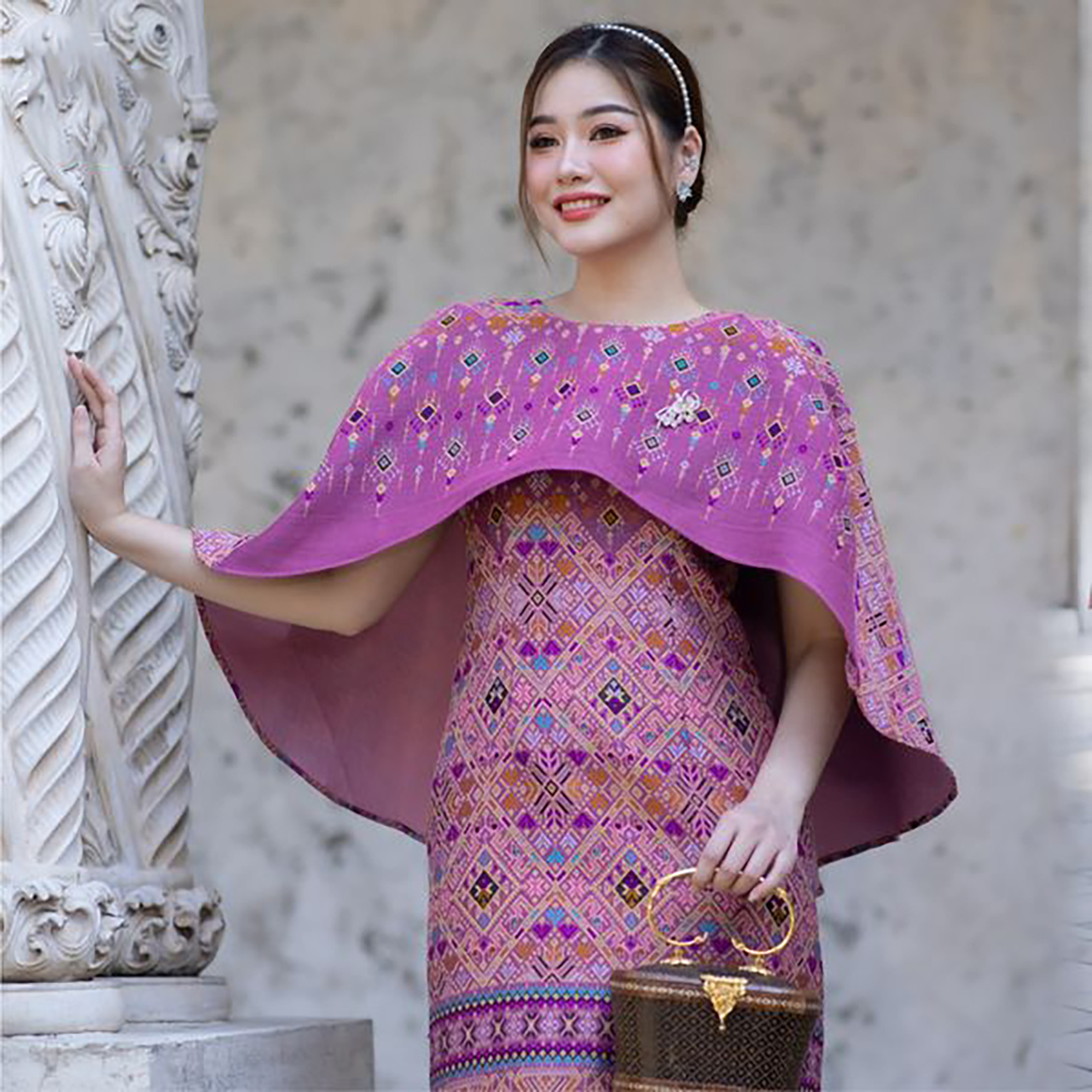 kudapy เดรสสั้นสีแดง/สีม่วง/สีม่วงอมเทา ชุดเมขลา" งานผ้าไหมทอสุดหรูลายแพรวา ทรงปีกผีเสื้อ สวยงาม ดูสง่า