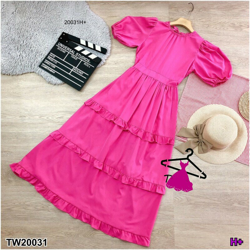 kudapy แม็กซี่เดรสยาว แขนพองผูกคอหลัง มีผูกเอว ผ้าไหมอิตาลี่สีพื้น แต่งระบาย 3 ชั้น ใส่เที่ยว