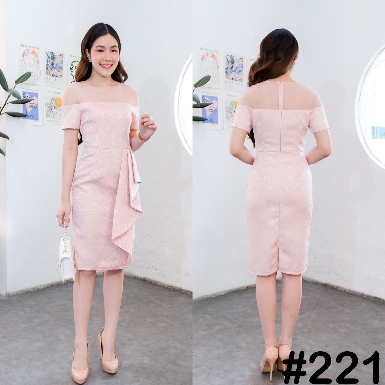 kudapy เดรสสั้นสีครีม/สีชมพู/สีฟ้า เปิดบ่า ผ้าลายเถาวัลย์ ปักดิ้นทอง แต่งบ่าตาข่ายนิ่ม จับแมทกับสีชุด กระโปรงดีเทลจีบสะโพก