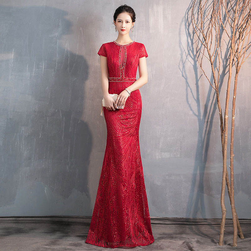 kudapy ชุดราตรียาวสีเทาเงิน/สีแดง เดรสออกงานยาวช่วงปกปักคริสตรัล แขนสั้น กระโปรงทรงหางปลา สวยหรูดูแพง เหมาะสำหรับใส่เป็นชุดราตรี ชุดออกงาน ชุดไปงานแต่ง