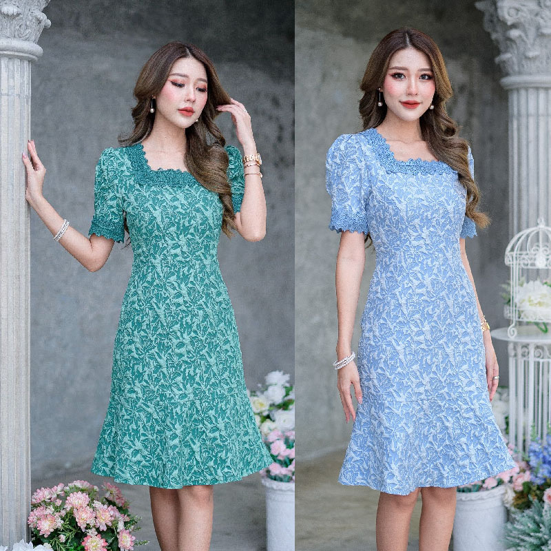 kudapy เดรสสั้นสีฟ้า/สีเขียว ทรงชายระบาย ดีเทลมีการตกแต่งคอและชายแขนด้วยลูกไม้คุณภาพดี