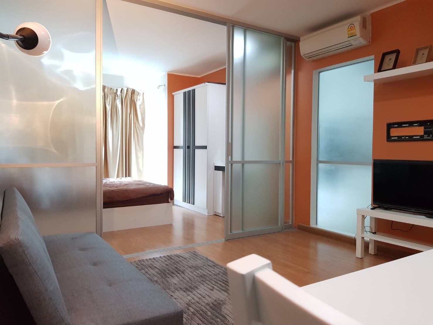 ให้เช่าคอนโด ยู ดีไลท์ แอท ห้วยขวาง สเตชั่น (U DELIGHT @ HUAYKWANG STATION) - ห้องใหญ่แบ่งเป็นสัดส่วนย่านห้วยขวาง - การเดินทาง: รถไฟฟ้า MRT ห้วยขวาง