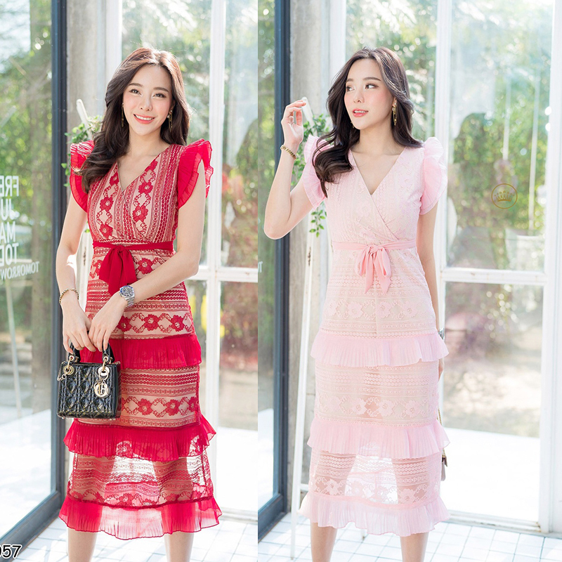 kudapy เดรสยาวสีชมพู/สีแดว ลูกไม้คอวีแขนกุดระบายกระโปรงระบาย 3 ชั้น ใส่สวยดูดีน่ารัก