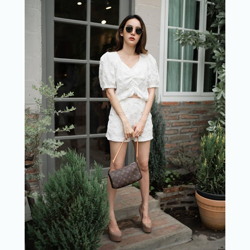 kudapyเซตสั้นชมพู/ดำ/ขาว มาเป็นเซต พร้อมเสริฟ์ความชิค งานผ้ากุ้น ใส่สบายมาก เซตเดียวจบ