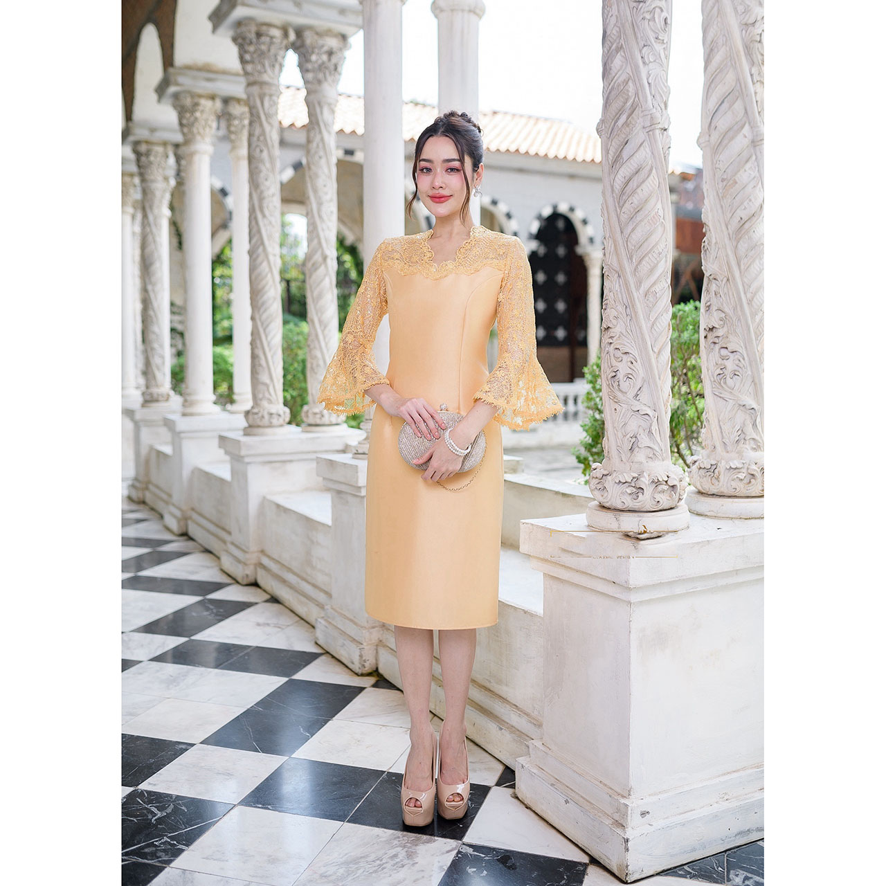 kudapy เดรสสั้นสีเหลืองทอง/สีฟ้า/สีชมพู ผ้าไหมญี่ปุ่น คอวีแต่งเคิพเป็นเชิงผ้าตกแต่งรอบคอ และช่วงอก