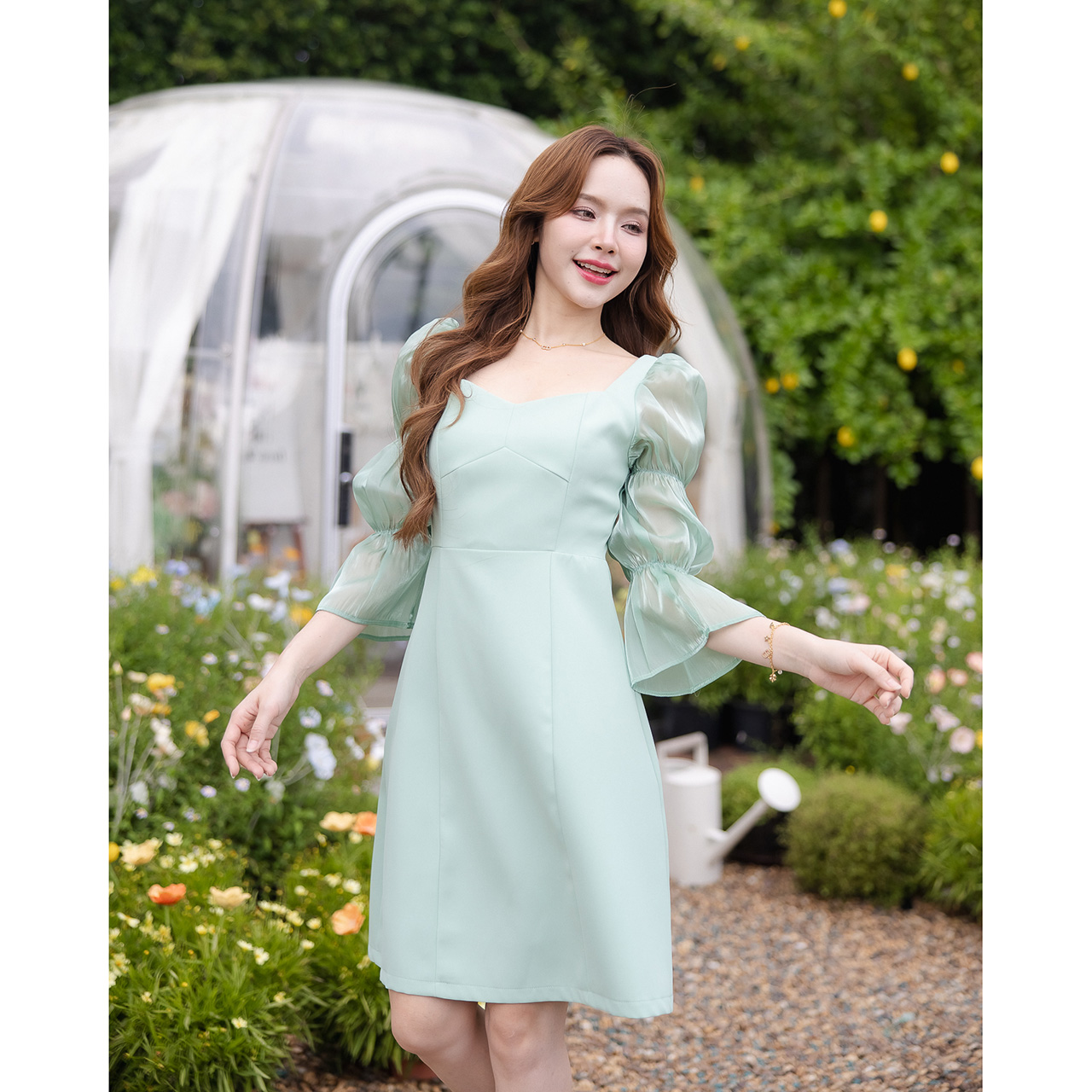 kudapy เดรสพาสเทลแขนพัฟระบาย เติมเต็มความหวานละมุน ดีไซน์แขนยาวพองระบายจากผ้าออร์แกนซ่า ทรงพอง เพิ่มเสน่ห์แบบเจ้าหญิงแสนซน