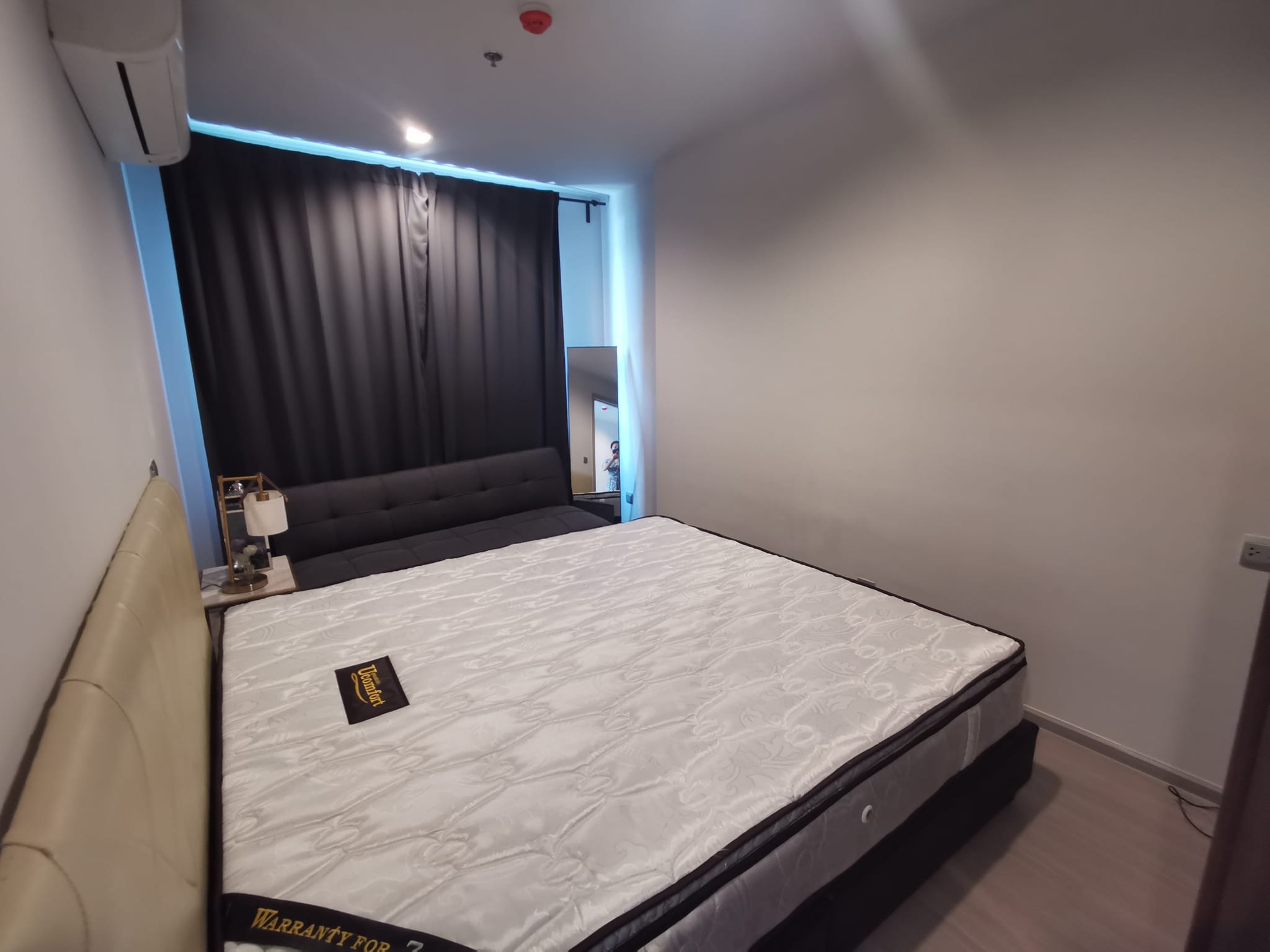 Life Ladprao (ไลฟ์ ลาดพร้าว) ให้เช่าห้องสวยตกแต่งครบชั้นสูง สอบถามแอด Line ID : Smile-easy