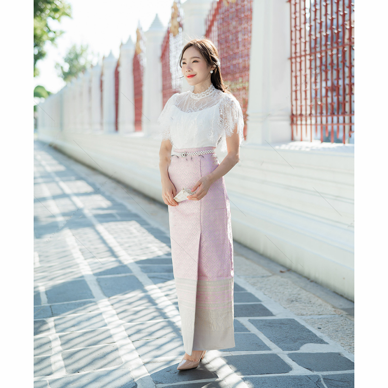 kudapy ชุดไทยประยุกต์สีขาว/สีชมพู งานสวยหรู ดูแพงมากๆ เสื้อลูกไม้แต่งระบายแขนสั้น ระบายรอบตัว ผ้าลูกไม้เนื้อดีมากๆ