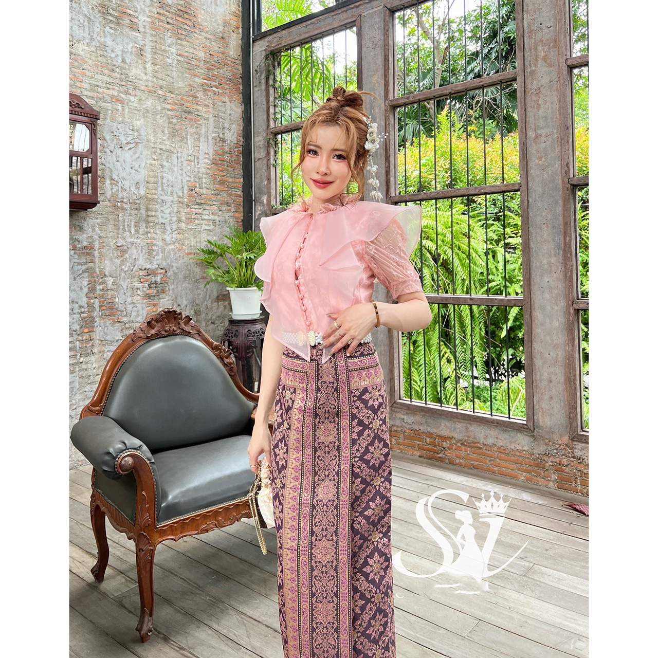 kudapy ชุดเซ็ท ลูกไม้แขนต๊กตา แต่งระบายทรงระย้า กระดุมมุกหรูหรา มีซับในสอง 2 ชั้น ผ้าถุงสำเร็จรูป ผ้าฝ้ายทอลายบุพเพ มีซิปหลัง