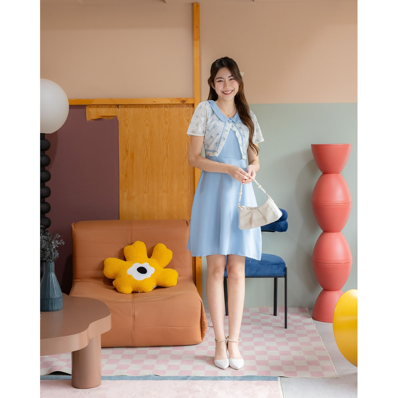 kudapy เดรสสีพื้นทรงบานแต่งเสื้อลายดอกคอบัว