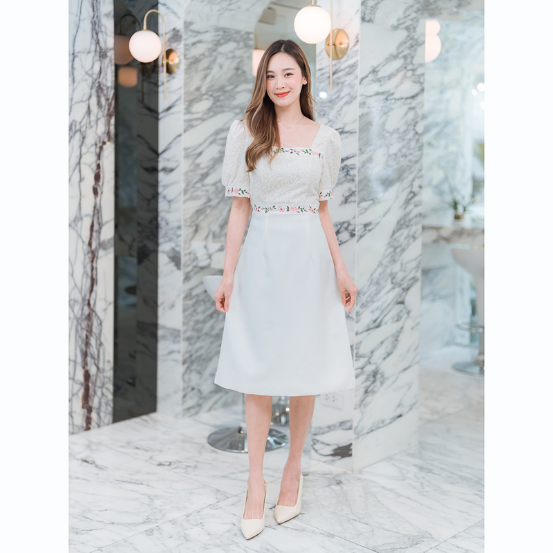 kudapy เดรสสั้นสี/ขาว/สีชมพู คอเหลี่ยม ทรงดินสอผ่าหลังลายดอกไม้