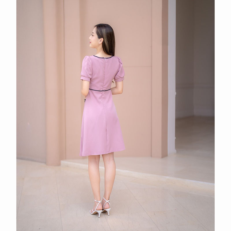 kudapy เดรสสั้นสีฟ้า/สีชมพู/สีน้ำตาล แต่งแถบกระเป๋าโบว์ สวยดูดี