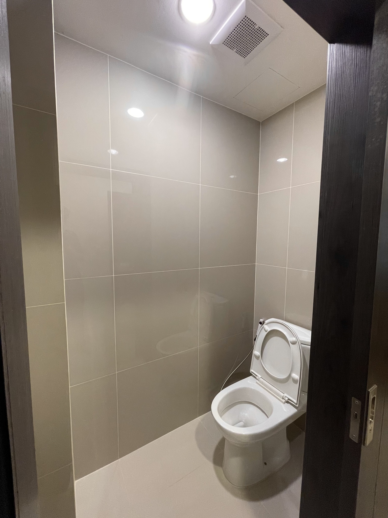 ให้เช่าห้องแบบ Studio 1ห้องน้ำ 1ครัวแยก โซนพื้นที่ MRT ห้วยขว้าง คอนโด xt huaikhwang (เอ็กซ์ที ห้วยขวาง) ขนาดห้อง 30 ตรม. ชั้น 9 ตึก B