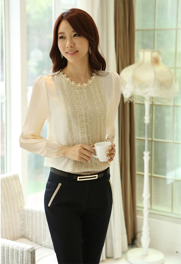 kudapy เสื้อลูกไม้สีขาว ชีฟองแขนยาว คอกลม ประดับช่วงคอและตัวเสื้อดด้วยลวดลายลูกไม้สวยเก๋
