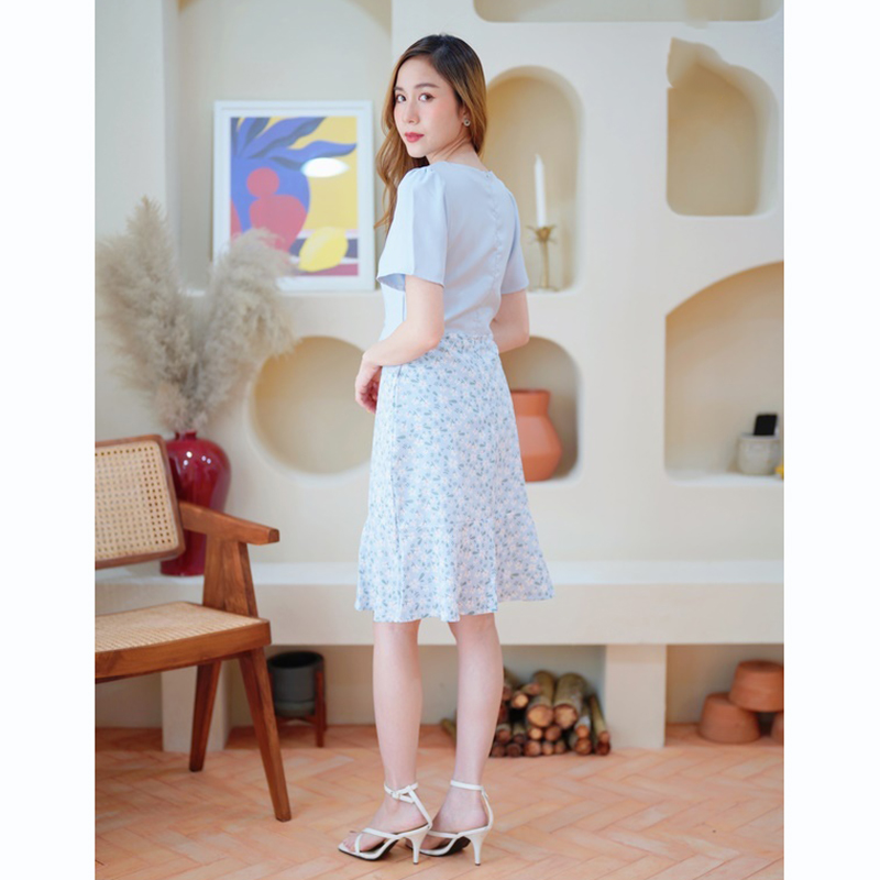 kudapy เดรสสั้นสีดำ/สีชมพู/สีฟ้า คอวีชายระบายลายดอก