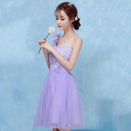 kudapy ชุดราตรีสั้นสีม่วง ไหล่เฉียง ประดับดอกไม้ติดเพชร มีซับใน เกาะอกอย่างดี