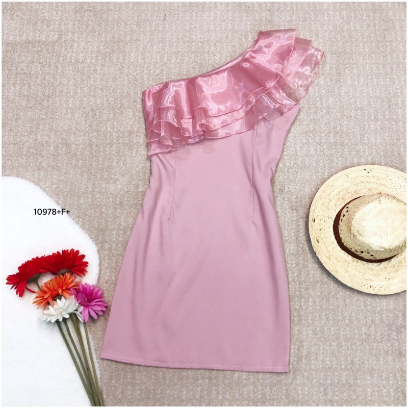 kudapy เดรสระบายเฉียงไหล่เดียว แต่งระบายผ้าแก้ว ตัวเดรสงานผ้าซาร่ามีซิปข้าง