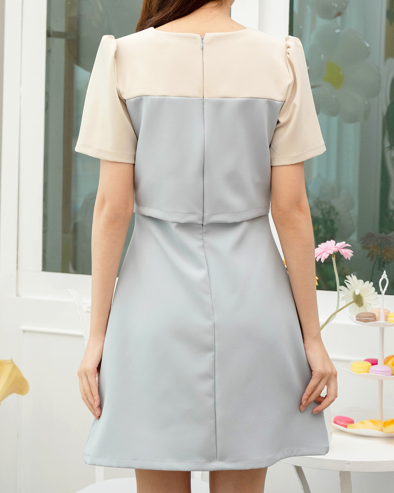 kudapy เดรสทรงเอแขนสั้นคอกลม ตัดต่อเล่นสีบ่าและแขน คู่สีทูโทนน่ารักมาก รูดไหล่ยกพองเบาๆเพิ่มความคิวท์