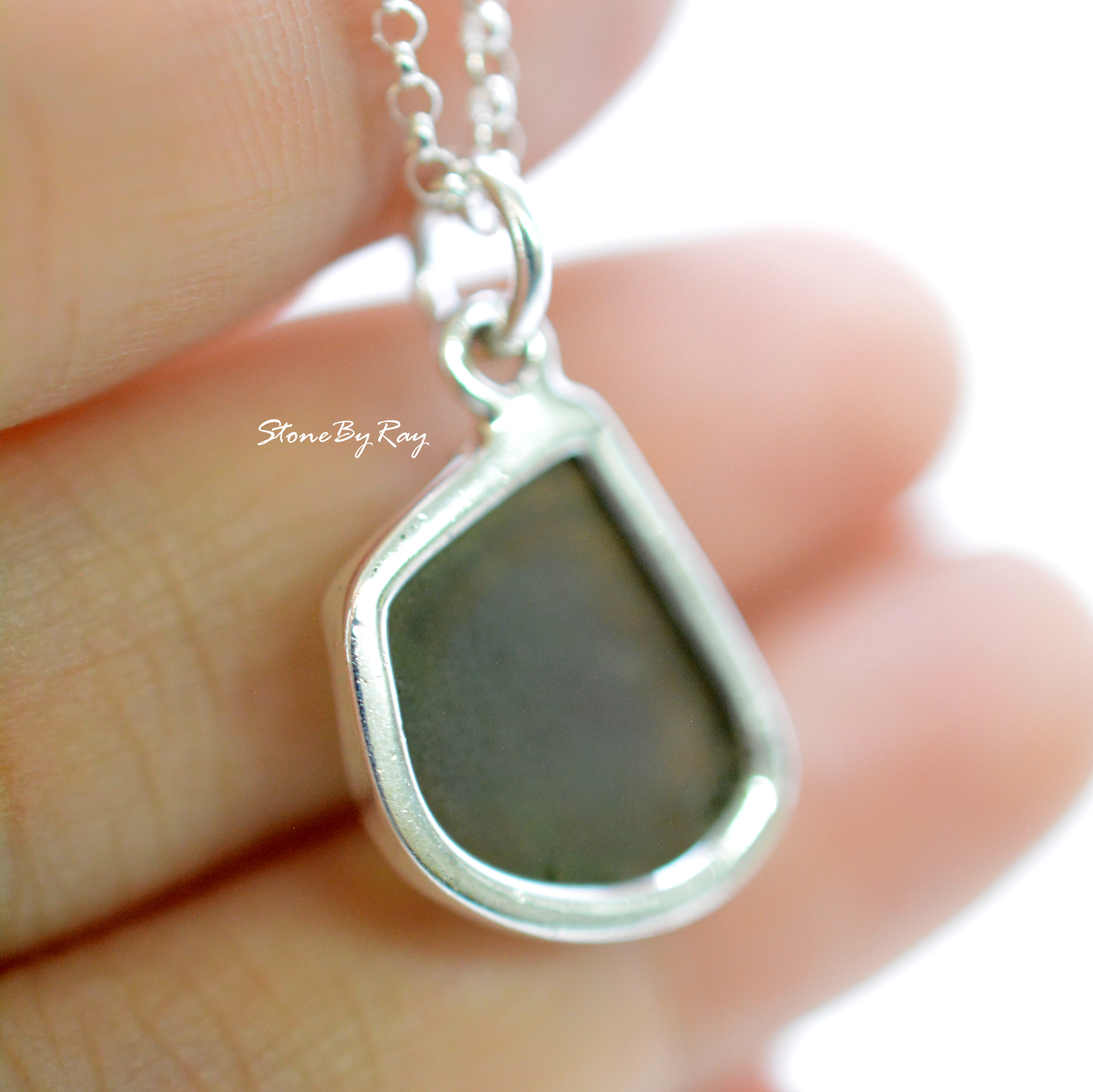 สร้อยคอเงินจี้สะเก็ดดาวโมดาไวท์(Moldavite)