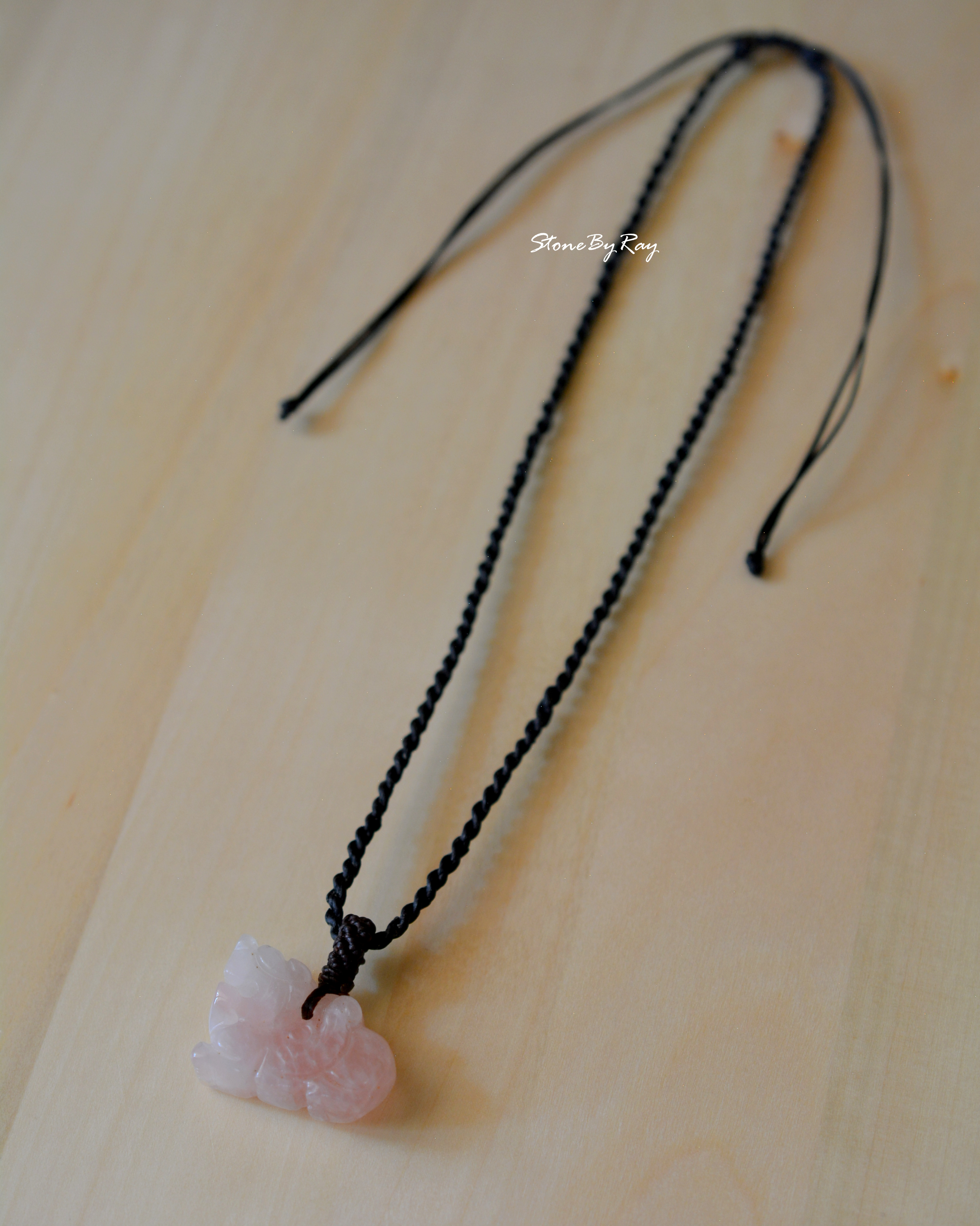 สร้อยคอเชือกจี้ปี่เซียะโรสควอตซ์ (RoseQuartz)