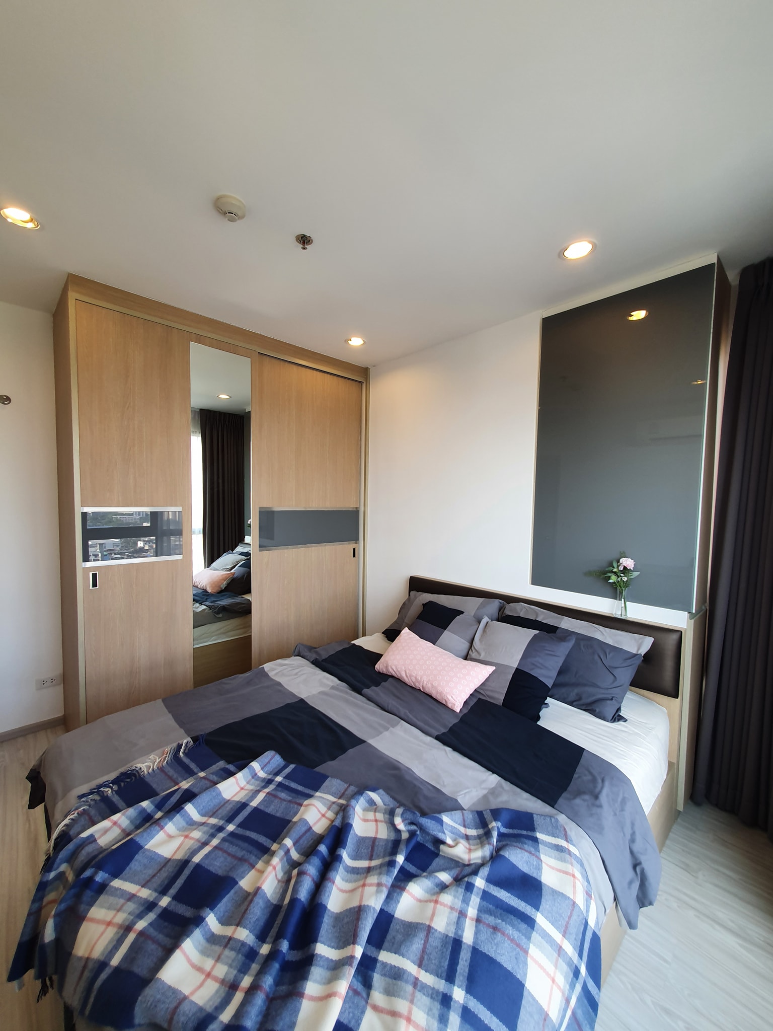 ปล่อยเช่าคอนโด IDEO Mobi Grand Interchange Bangsue (ไอดีโอ โมบิ แกรนด์ อินเตอร์เชนจ์ บางซื่อ) - 2ห้องนอน 1ห้องน้ำ 1ห้องนั่งเล่น - ใกล้ MRT เตาปูน - ขนาดห้อง 47.5 ตรม. ชั้น 20