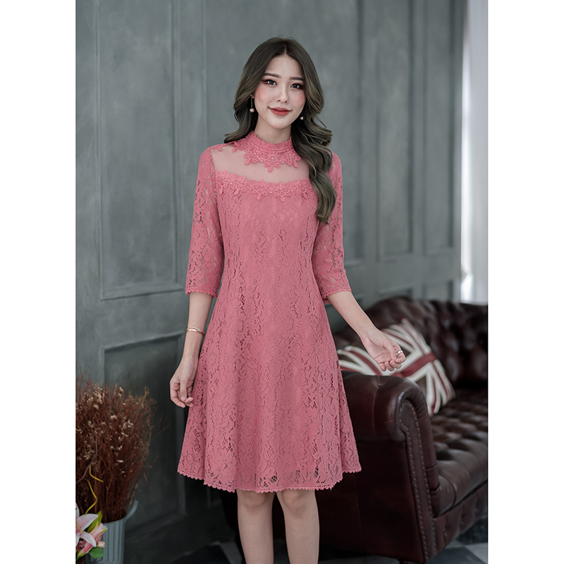 kudapy เดรสสั้นสีชมพู/สีฟ้า ลูกไม้เนื้อนิ่ม รุ่นนี้เป็นแขนศอก กระโปรงบานเล็กน้อย ช่วงอกแต่งผ้าซีทรู เก๋ที่ช่วงคอ