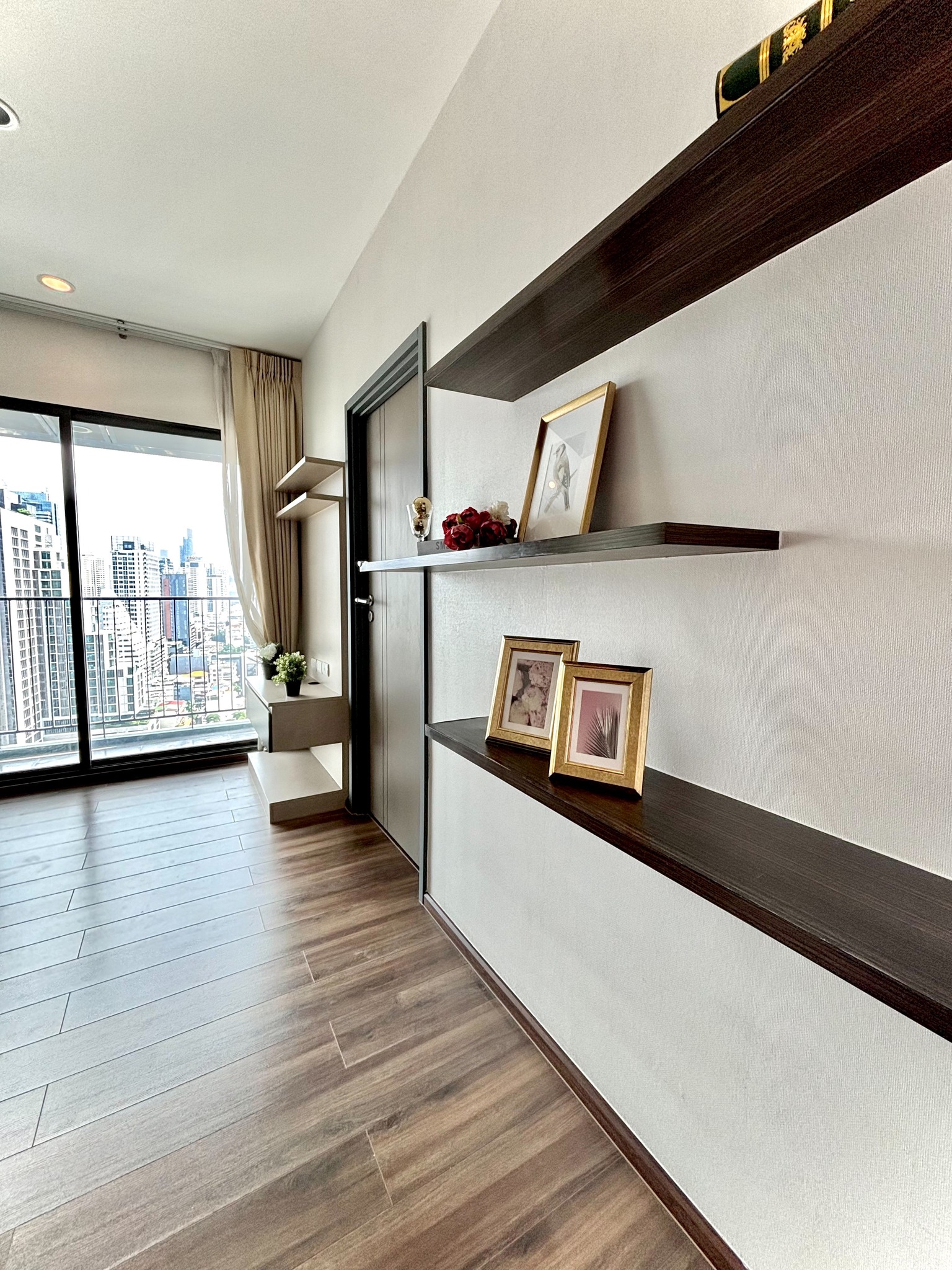 ปล่อยเช่าคอนโด TEAL Sathorn - Taksin (ทีล สาทร - ตากสิน) - ห้องชั้นสูงวิวโล่ง - การเดินทาง: เดินเพียง 2 นาที ถึง BTS วงเวียนใหญ่