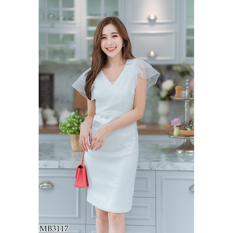 kudapy เดรสสั้นสีครีม/สีน้ำตาล/สีชมพู/สีขาว เข้ารูปคอไขว้ระบายผ้าแก้ว