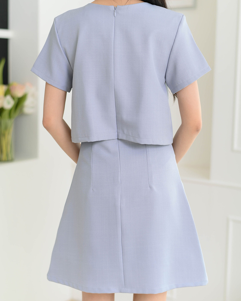 kudapy เดรสคอกลมแขนสั้น ตัดต่อสองชั้นเล่นสีทูโทนด้านในสีขาวออฟไวท์ แต่งโบว์น่ารัก