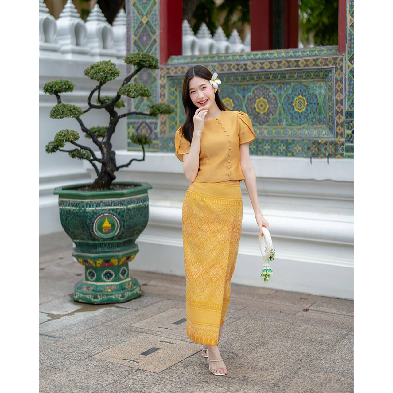 kudapy ชุดเซ็ทเสื้อ+ผ้าถุงลายไทย เสื้อแขนสั้นแต่งกระดุมหน้า ใส่ออกงาน งานบุญ งานวัด งานบวช ชุดลิซ่า