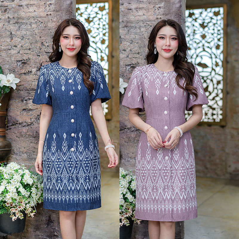 kudapy เดรสสั้นสีม่วงอมน้ำตาล/สีกรม ผ้าพิมพ์ลายไทย รุ่นนี้งานจริงสวยมากค่ะ แขนเป็นเย็บจั้มทรงตุ๊กตาน่ารัก ด้านหน้าเป็นกระดุมมุกประแต่งเพชร