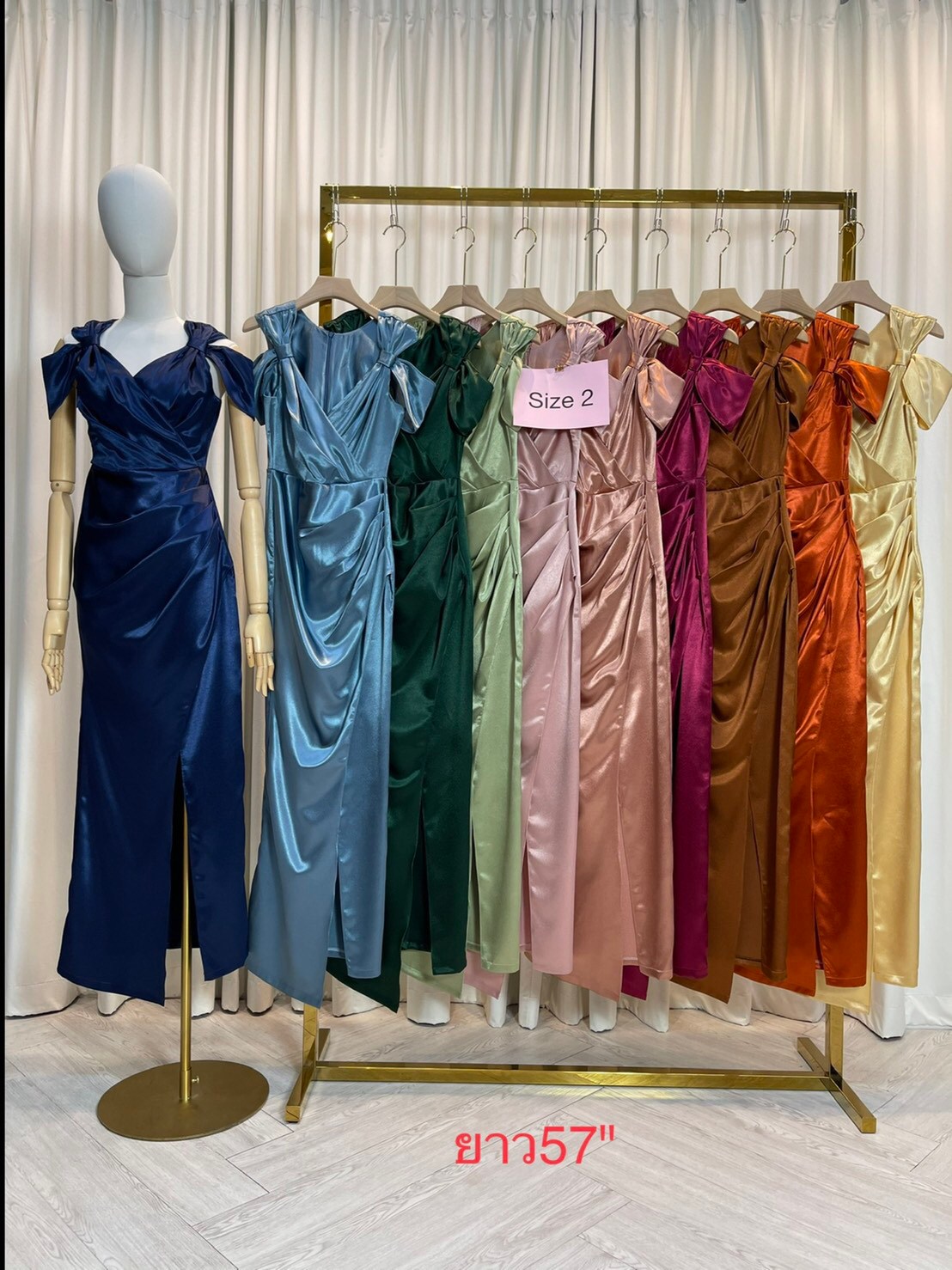 kudapy เดรสยาวเปิดไหล่สีชมพู/แชมเปญ/แดงเลือดหมู/กรมท่า/เขียวแก่/น้ำตาลอิฐ เดรสใส่ออกงาน คออกป้าย ระบายปิดแขน ผ้าเปเป้ไม่ยืดน้าา เลือกขนาดให้พอดีตัวค่ะ