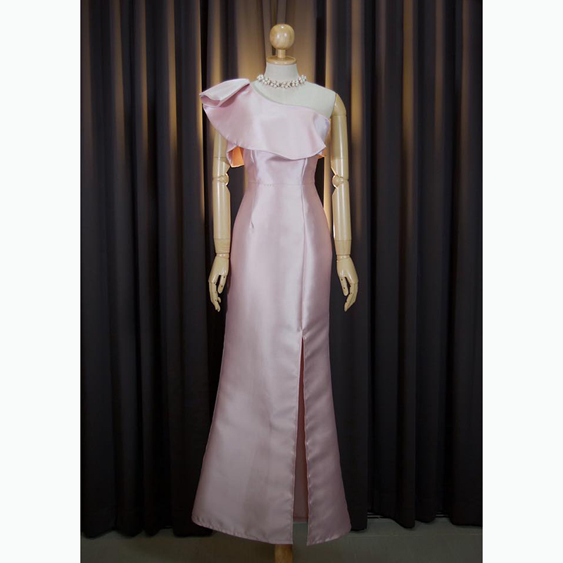 kudapy เดรสยาวสี ทอง/สีเทา/สีชมพูระบายจีบช่วงบ่า จับเดรปสองชั้น ยกตั้งสวยอลัง ใครก็ใส่สวย เนื้อผ้า polyester เงาสวย อยู่ทรง ไม่ยับง่าย