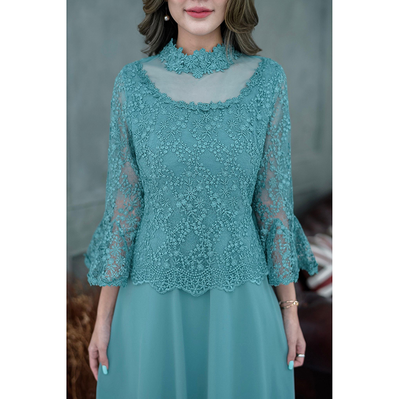 kudapy เดรสสั้นสีชมพูกะปิ/สีเขียว/สีดำ ลูกไม้เงาดีไซน์สวยหรูค่ะ ชุดนี้ด้านบนเป็นผ้าลูกไม้แต่งคอช่วงอกจะเป็นซีทรูเบาๆทรงคอปาด