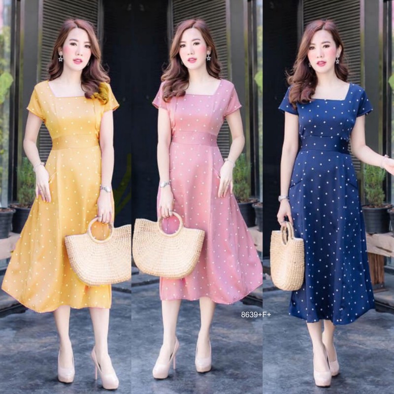kudapy เดรสยาวสีกรมท่า เหลือง คอเหลี่ยม ผ้าโฟร์เวย์พิมพ์ลายจุด เย็บแต่งกระเป๋าหน้า 2 ข้าง