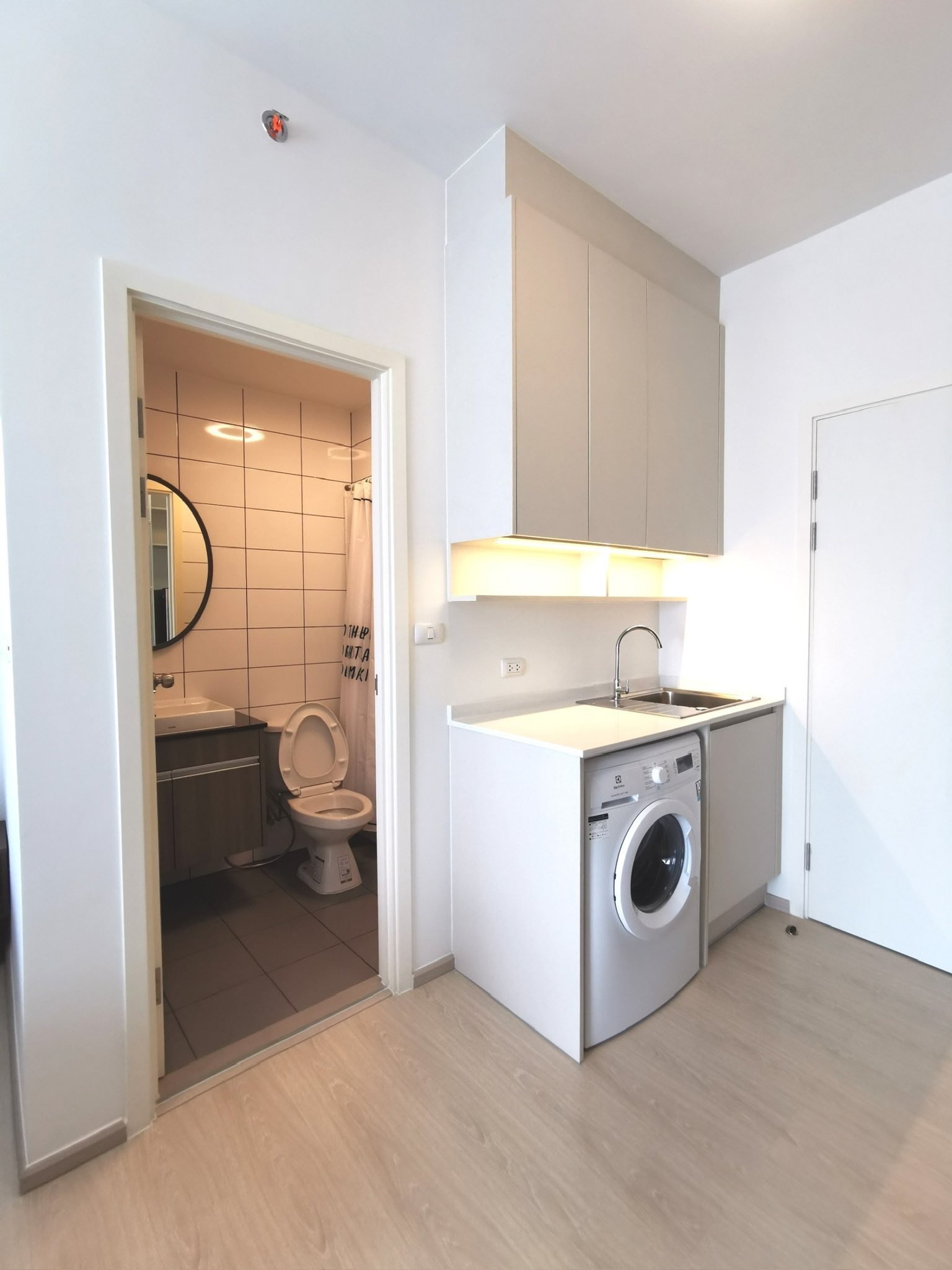 โซนพื้นที่ MRT ห้วยขวาง ให้เช่าห้องแบบ Studio 1ห้องน้ำ คอนโด Chapter One Eco Ratchada-Huai Khwang (แชปเตอร์วัน อีโค รัชดา-ห้วยขวาง) High Rise ขนาดห้อง 23 ตรม. ชั้น 9 ตึก H