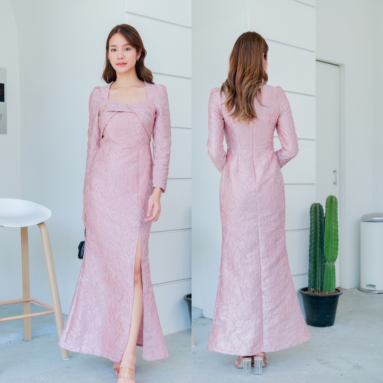 kudapy เดรสยาวสีดำ/สีแดง/สีชมพู/สีทอง/สีฟ้า/สีกรม คอเหลี่ยม ดีไซส์ทวิสอกแขนยาว กระโปรงทรงหางปลา ซิบหลังเนื้อผ้าทอลายนูน