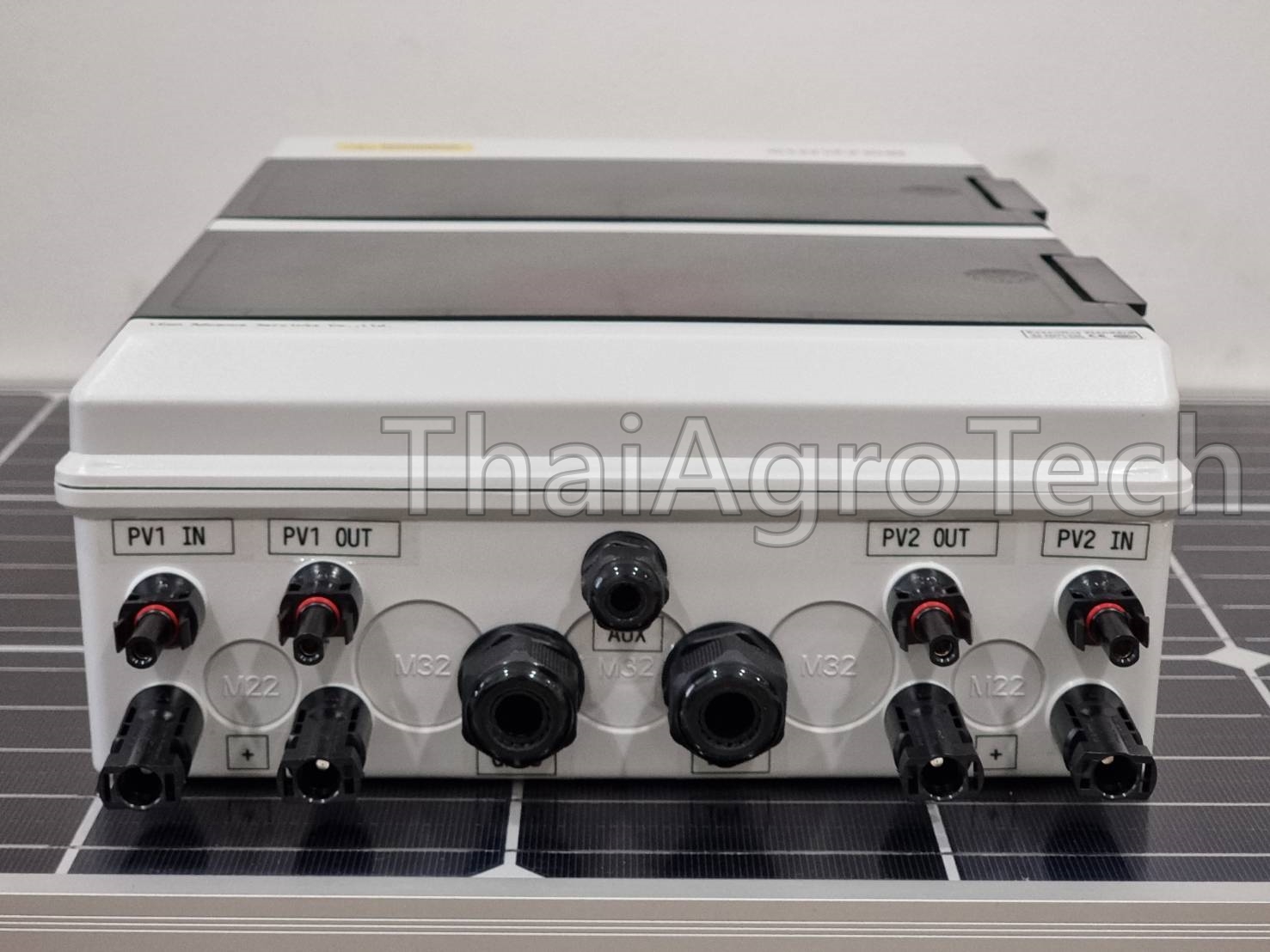 ตู้คอมบายเนอร์ Suntree AC-DC combiner 2String 3Phase ใช้กับงานติดตั้งระบบโซล่าเซลล์ แบบ 2 สตริง ขนาด 5-10กิโลวัตต์ แบบ 3เฟส