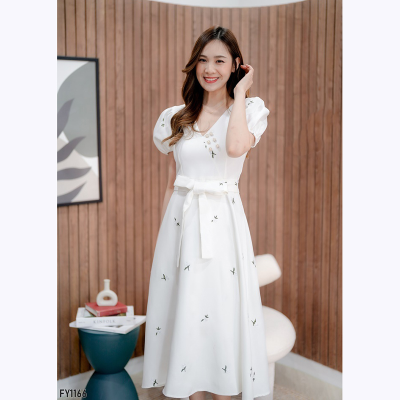 kudapy เดรสยาวสีขาว/สีชมพู แขนตุ๊กตาแต่งกระดุม