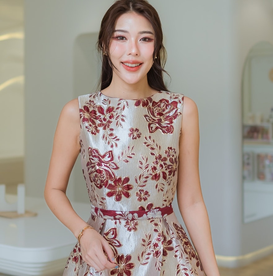 kudapy เดรสแขนกุดผ้าทอลาย ผ้า jacguard กระโปรบาน มาพร้อมเข็มขัดในชุด ที่จะใส่ หรือ ไม่ใส่ก็สวย