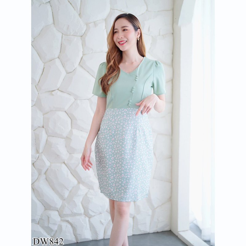kudapy เดรสสั้นสีชมพู/สีเขียว คอวีกระโปรงลายดอก
