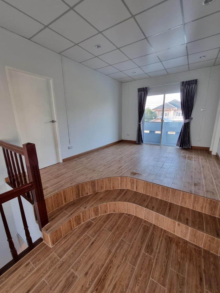 ปล่อยเช่าบ้านเดี่ยว มณีรินทร์ รัตนาธิเบศร์ ไทรม้า - 3ห้องนอน 3ห้องน้ำ (ไม่รวมห้องแม่บ้านและห้องน้ำต่างหาก) - ห้องรับแขก 1 ห้องใหญ่ 2ห้องเล็ก ห้องครัวพร้อมใช้งาน - ใกล้ MRT ไทรม้า