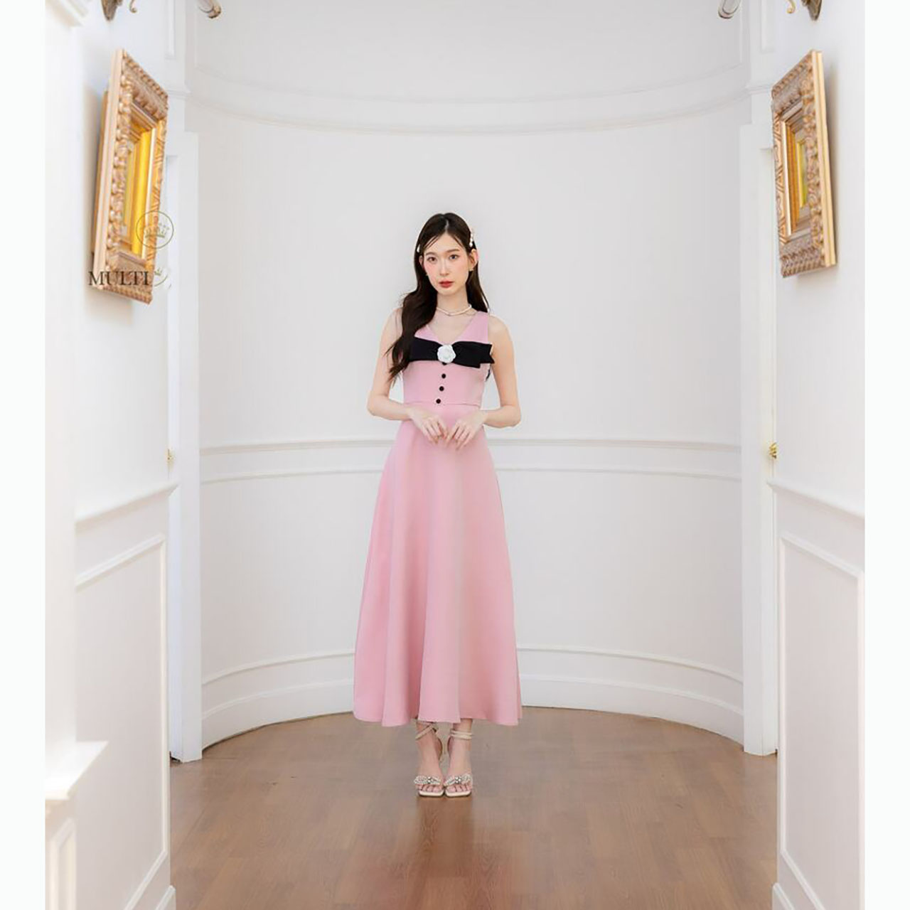 kudapy เดรสยาวสีขาว/สีชมพู+โบว์ดอกไม้ติดอกใส่เที่ยว ออกงานสวยดูดี