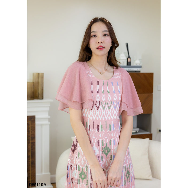 kudapy เดรสสั้นสีกรม/สีชมพู ลายไทยแต่งเเขนระบายสองชั้น
