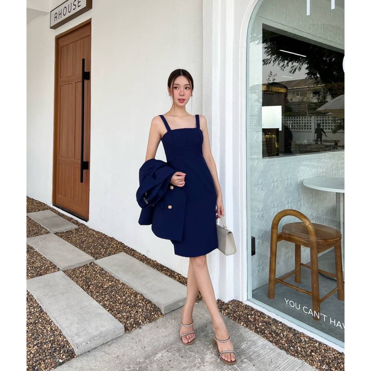 kudapy Set blazer +dress เรียบหรู ใส่สบาย เสื้อสูทออกแบบให้เป็นทรงใหญ่กว่าเดรส มีความสุภาพ มีฟองน้ำเสริมไหล่บาง ให้ทรงดูสวย มีซับในทั้งตัว