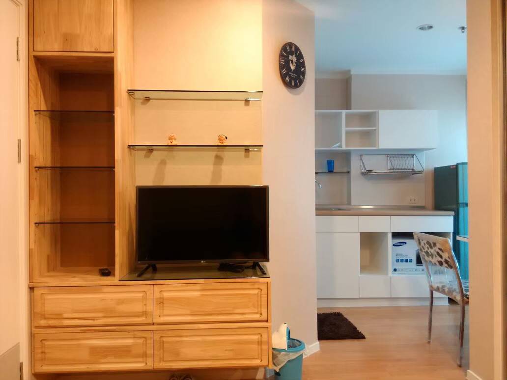 สนใจชมห้องติดต่อได้เลย Line ID: Smile-easy ปล่อยเช่าคอนโด Lumpini Place Srinakarin-Huamak (ลุมพินี เพลส ศรีนครินทร์-หัวหมาก) - 1ห้องนอน 1ห้องน้ำ 1ห้องนั่งเล่น - ใกล้ MRT หัวหมาก - ขนาดห้อง 26.5 ตรม. ชั้น 8