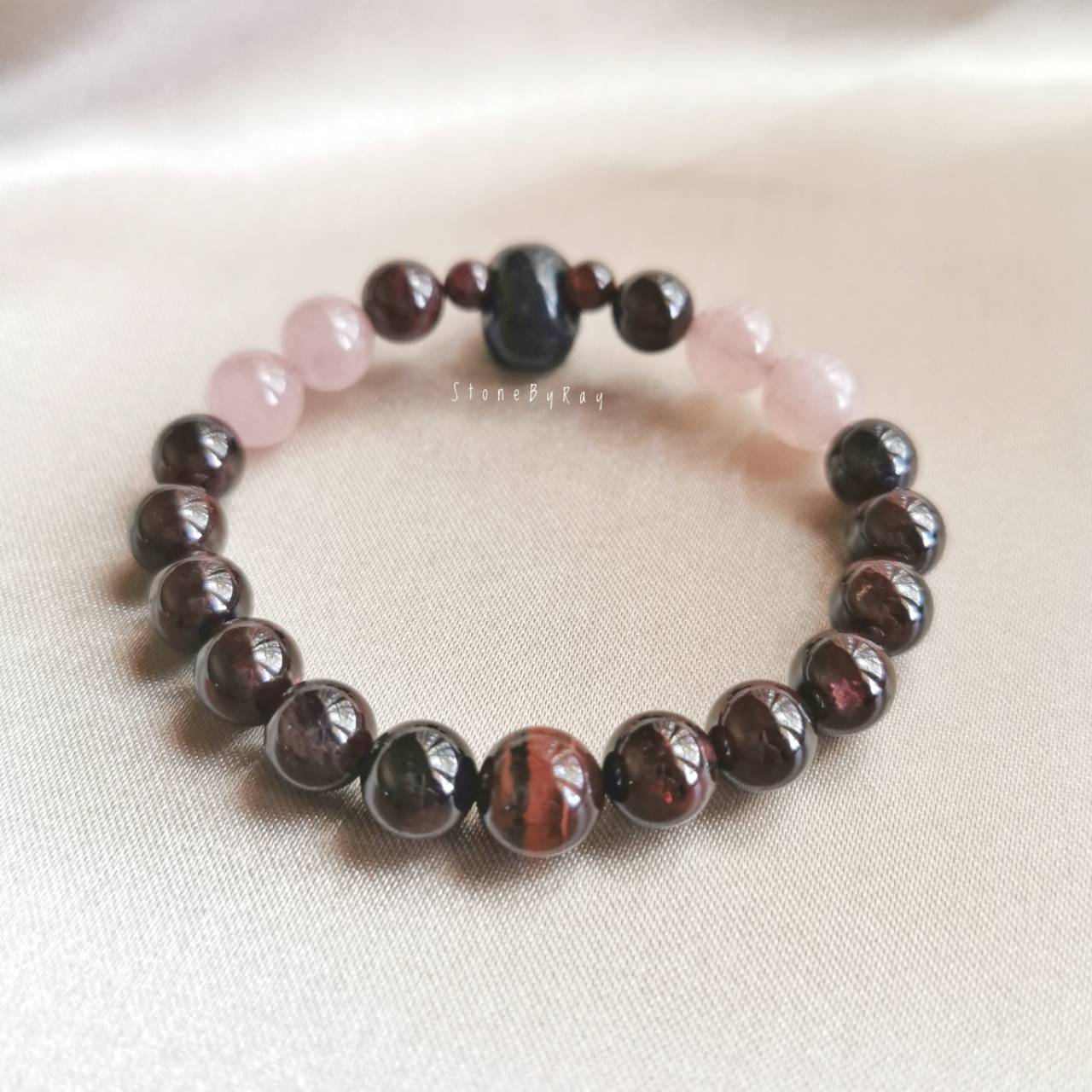 สร้อยข้อมืออุกกาบาตโกปี,โรสควอต์,โกเมน Gobi Meteorite+Rose Quartz+Garnet