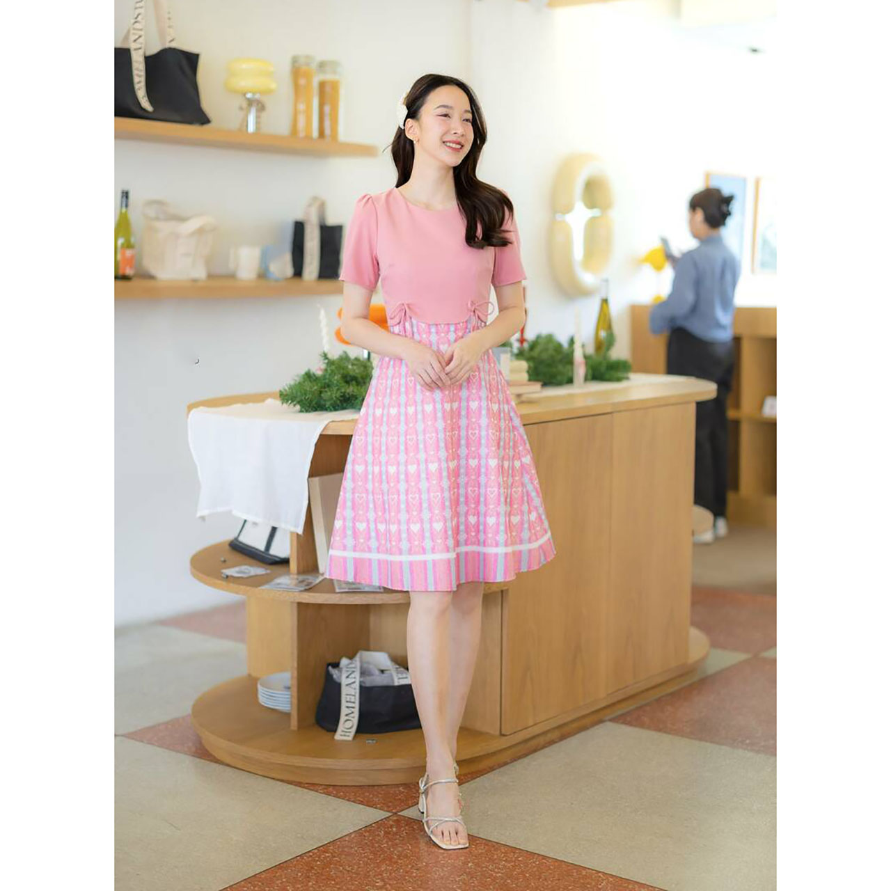 kudapy เดรสสั้นสีเหลือง สีชมพู สีกรม สีฟ้า ผ้าไทยลายหัวใจแต่งโบว์เอว