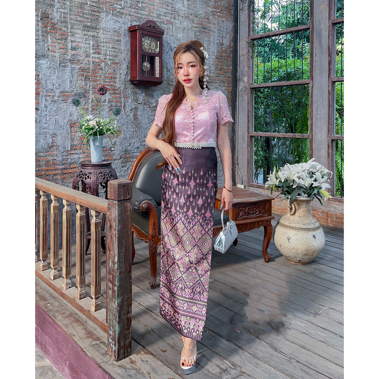 kudapy เสื้อลูกไม้คอหยัก ชายระบายหรูหรา แต่งกระดุมหน้า ชายระบายจับจีบทวิสสุดหรู มีซิปซ่อนหลังแบบถอดได้