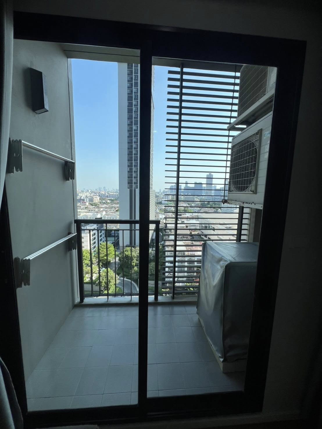 ปล่อยเช่า Blocs 77 (บลอคส์ 77) - โซนพื้นที่ BTS อ่อนนุช 1ห้องนอน 1ห้องน้ำ 1ห้องนั่งเล่น - ขนาดห้อง 40 ตรม. ชั้น 12 - ให้เช่า 17,000 ต่อเดือน